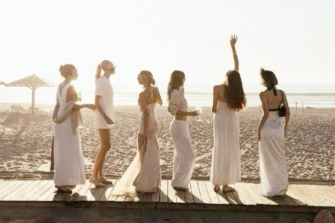 Luxe Hens Escapes 5 Stack of Art - Group Workshop